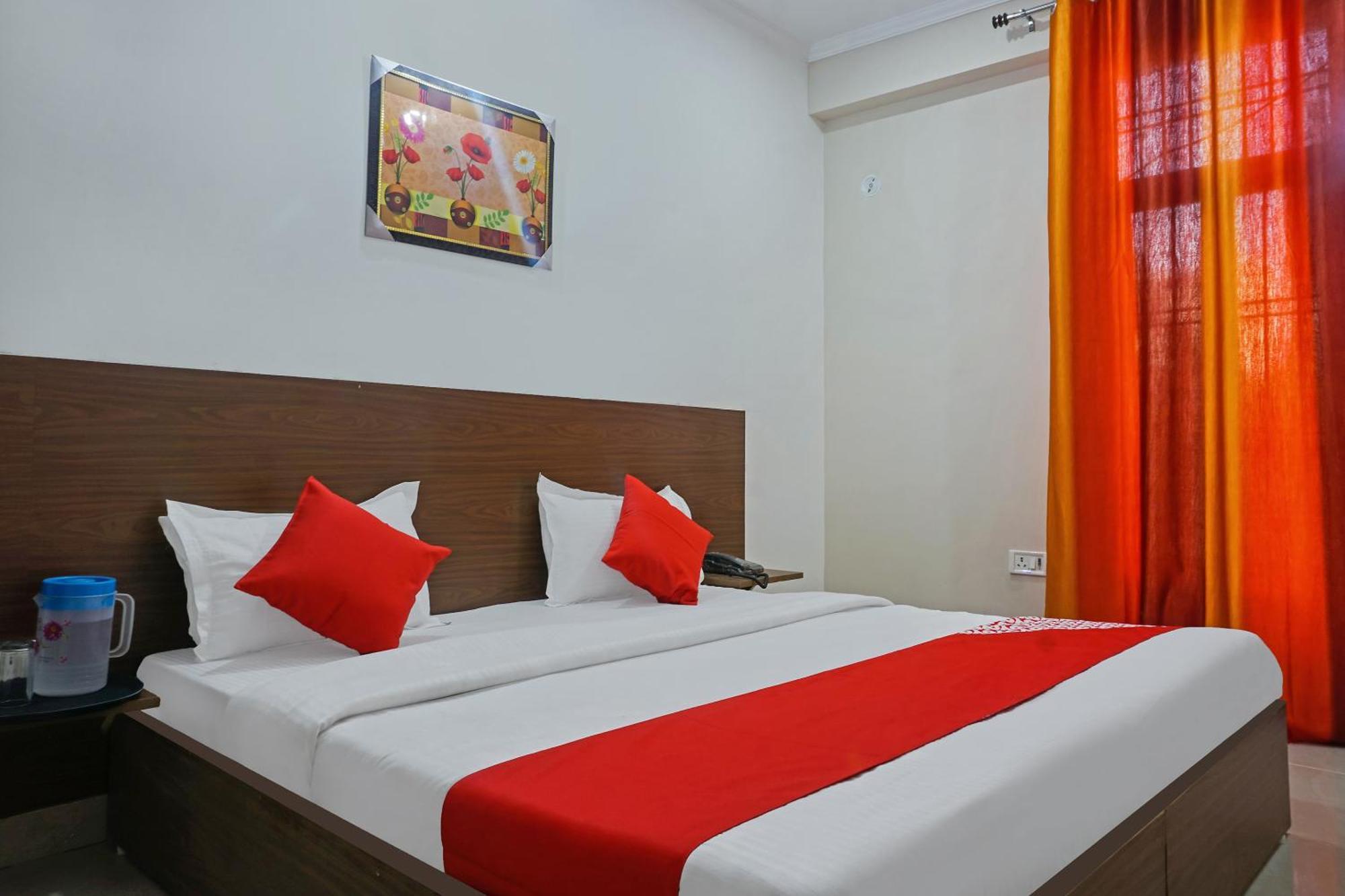Hotel O Quadis Нойда Экстерьер фото