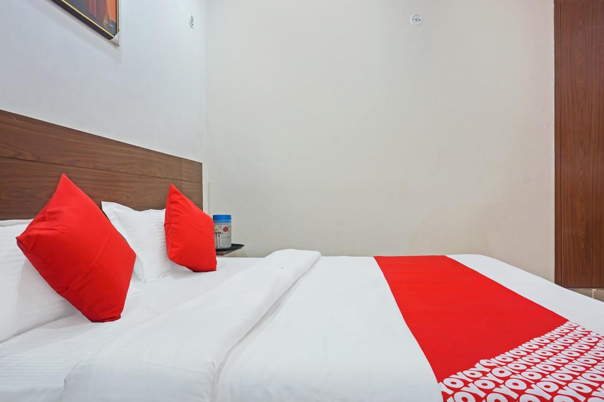 Hotel O Quadis Нойда Экстерьер фото