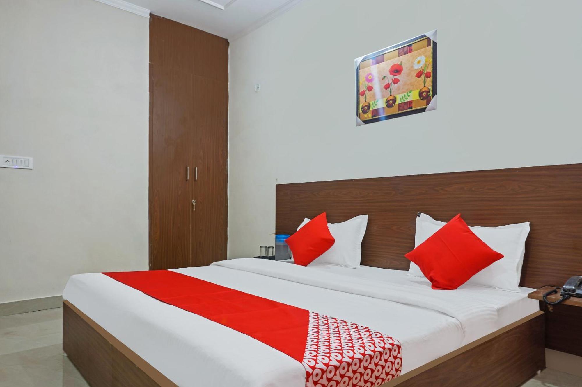 Hotel O Quadis Нойда Экстерьер фото