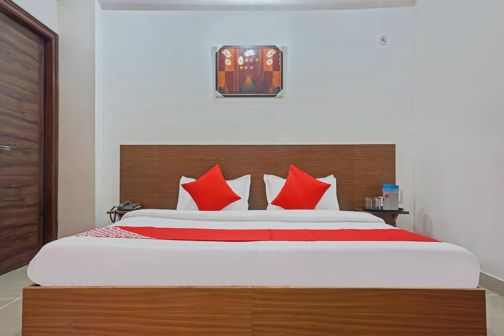 Hotel O Quadis Нойда Экстерьер фото